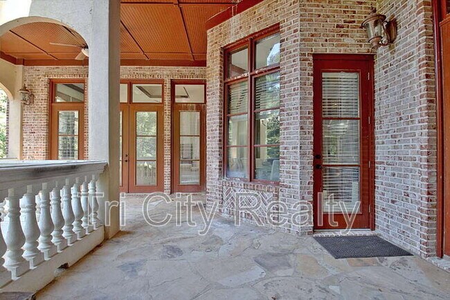 Building Photo - 250 Moss Creek Walk