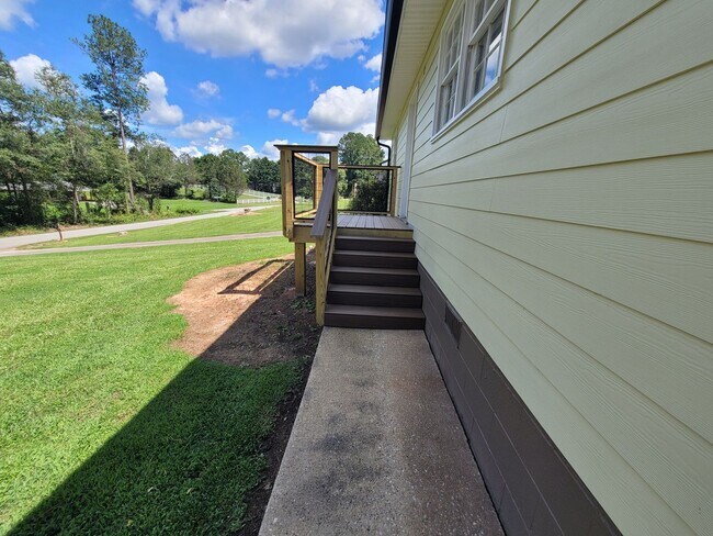 Building Photo - 2BD 1BA Home (Newly Renovated, Yardcare In...