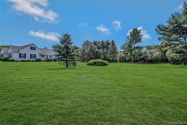 Building Photo - 2555 Youngs Ave