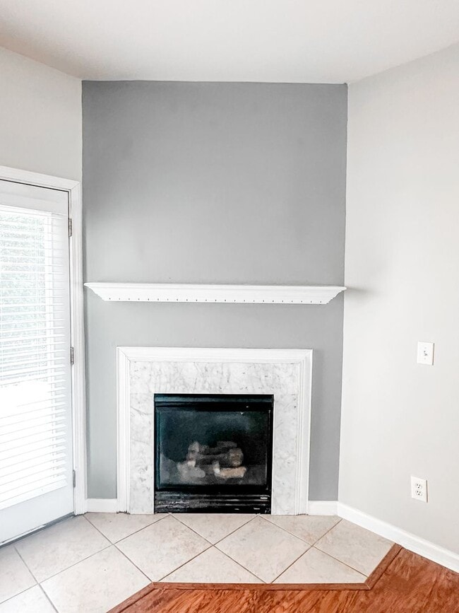 Building Photo - 3/2.5 Townhome in great Oakwood location