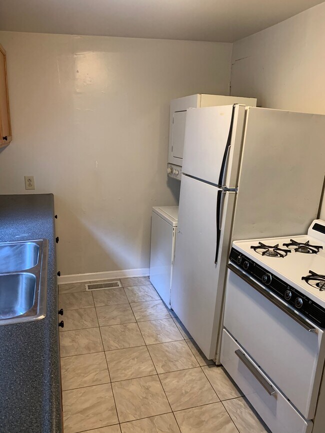 Building Photo - 329-2 Oldham Ave – Available August 2026