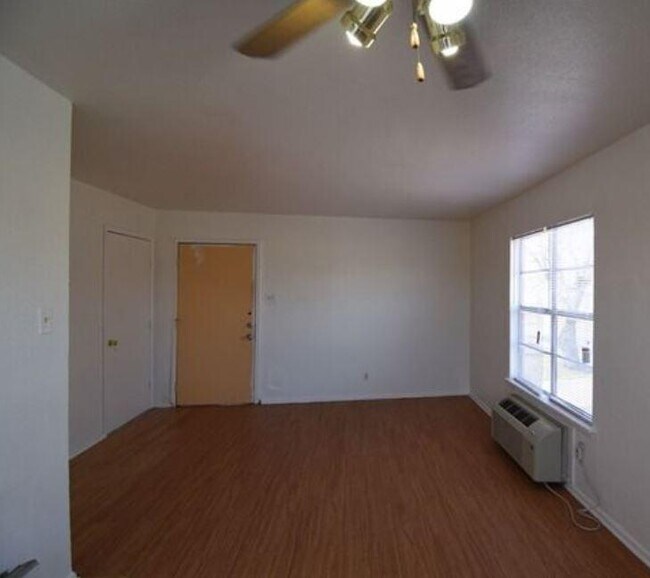 Building Photo - 610 Morningview Dr