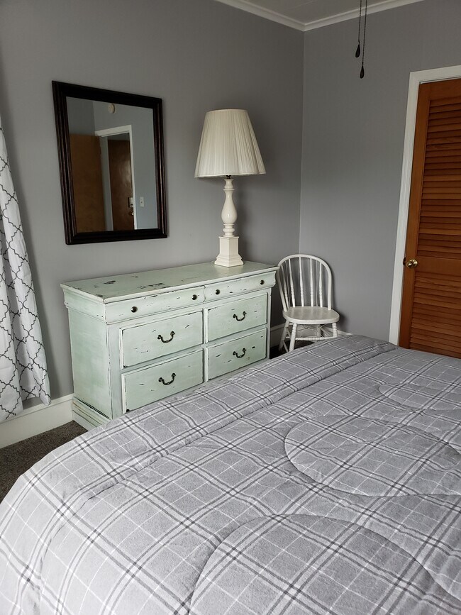 FRONT BEDROOM - 86 Virginia Ter