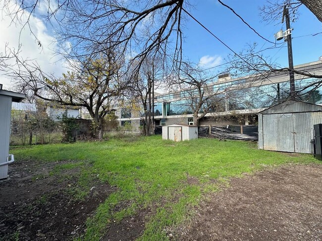 Building Photo - 1506 Willow St