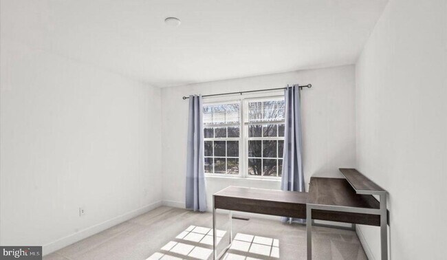 Building Photo - 10 Lenox Ct