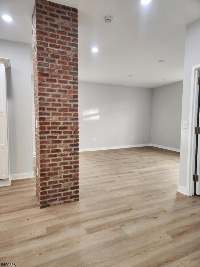 Building Photo - 111 Mulberry St