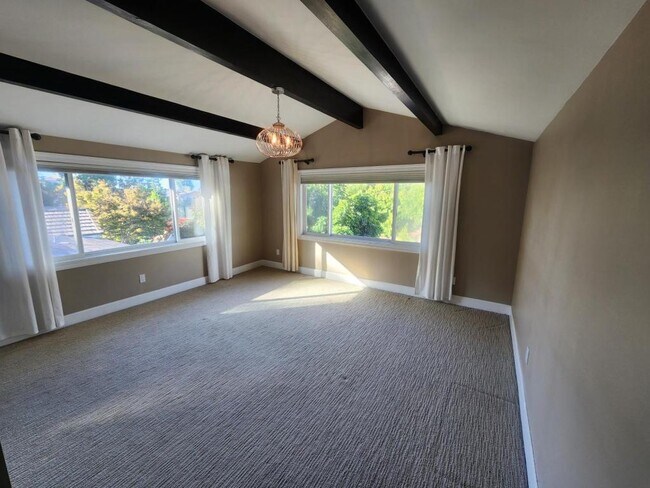 Building Photo - 9345 Golondrina Dr