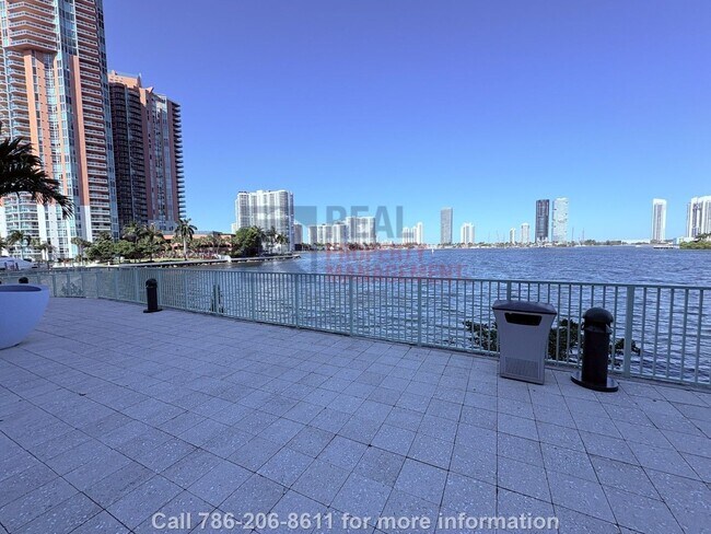 Building Photo - Modern 2BR/2BA Condo in Aventura – Furnish...