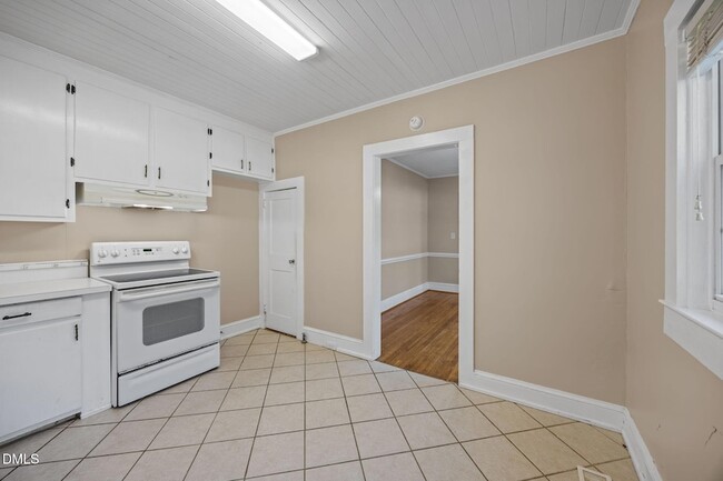 Building Photo - 302 W Main St