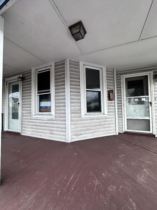 Building Photo - 81 Ashley St