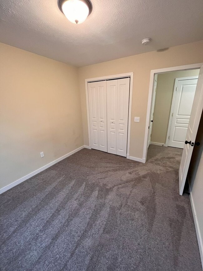 Building Photo - End Unit 3 Bedroom Townhouse in Harrisonburg