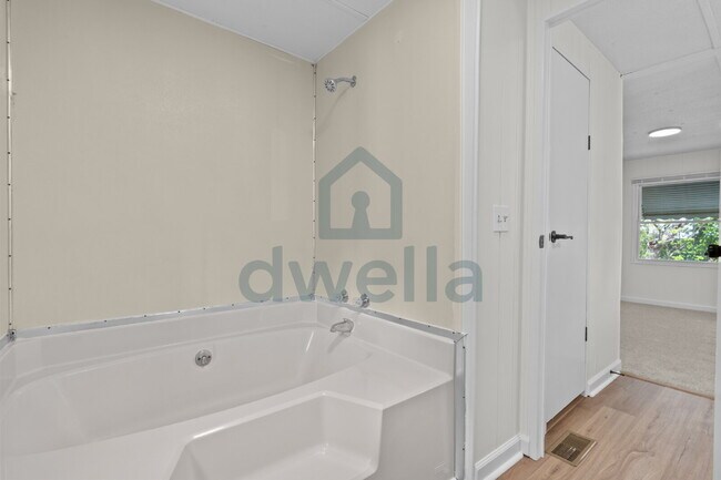 Building Photo - Close to Everything-Lexington! Beautifully Renovated 3-bedroom, 2-bath home in the highly sought-...