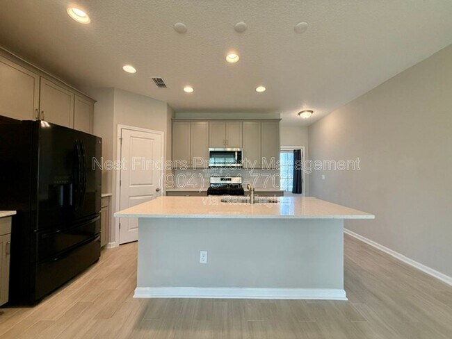 Building Photo - 427 Brandon Lks Dr