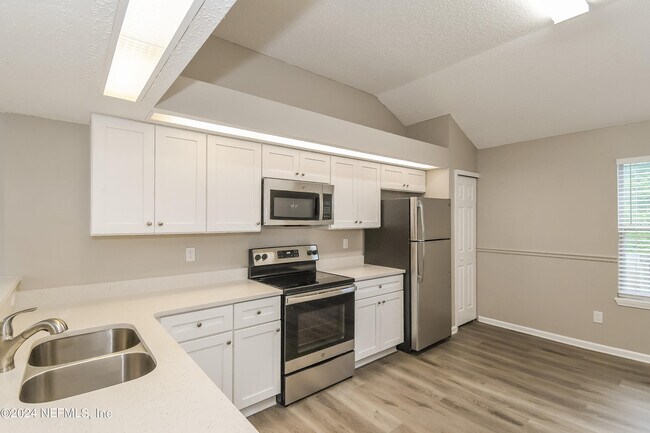 Building Photo - 1148 Jones Creek Dr