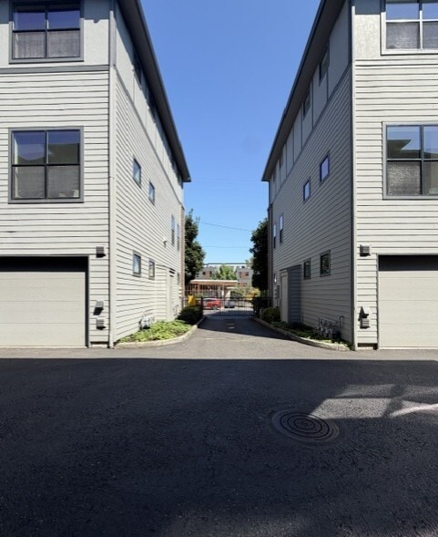 Building Photo - 1420 NW 20th Ave.