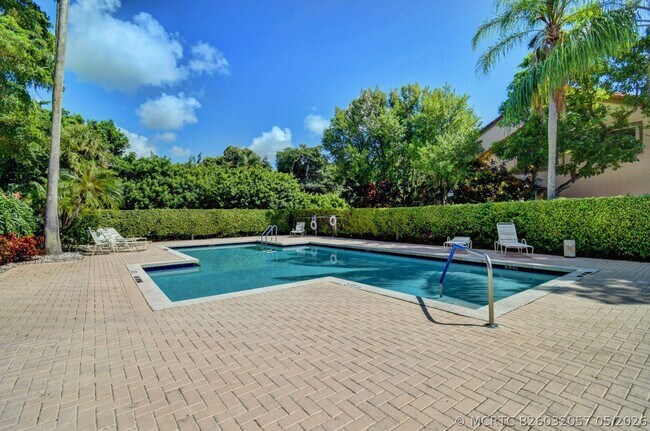 Building Photo - 5801 Coach House Cir