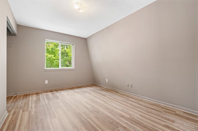 Building Photo - 511 Poplar St