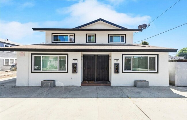 Building Photo - 418 Almond Ave