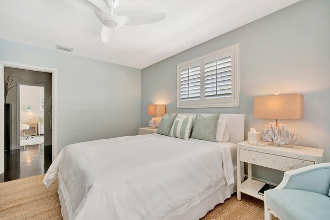 Building Photo - 136 Worth Ct S