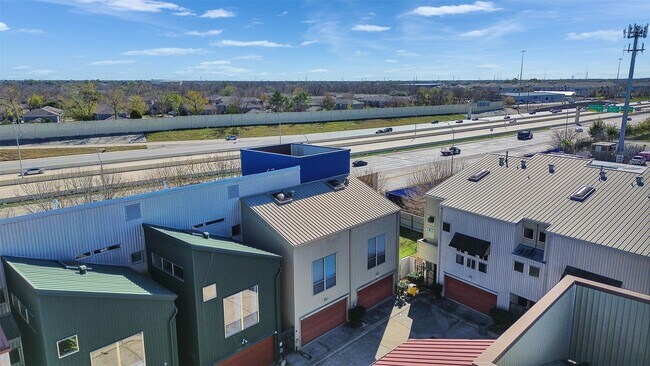 Building Photo - 6935 Yellowstone Way Dr