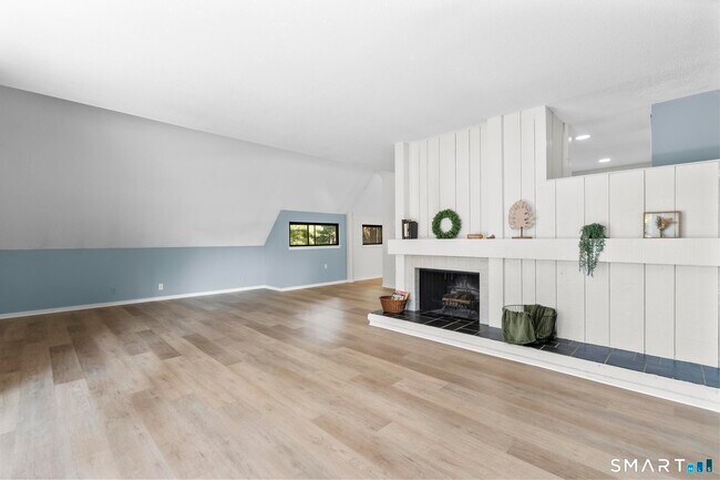 Building Photo - 43 Great Meadow Ln