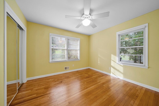 Building Photo - 253 Valley Ridge Dr