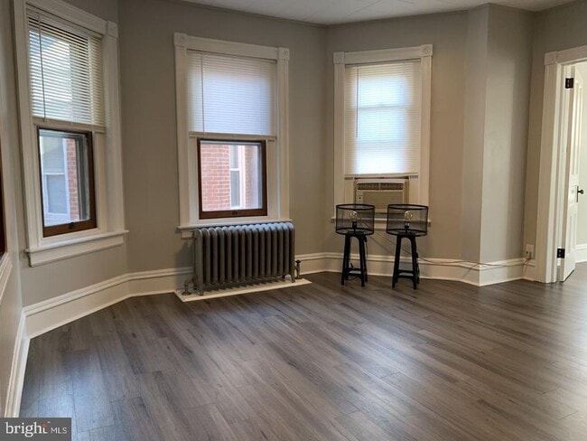 Building Photo - 512 3rd St