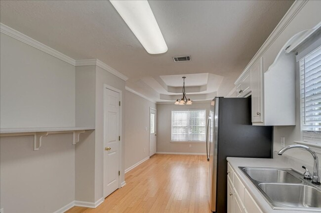 Building Photo - 412 Trestle Ln