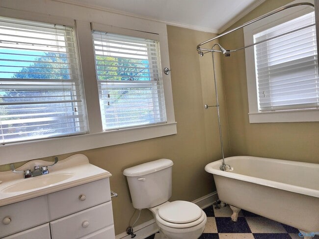 Building Photo - 1214 Pratt Ave NE