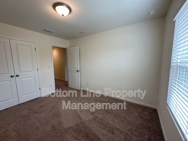 Building Photo - 5278 Maynard Hl Dr