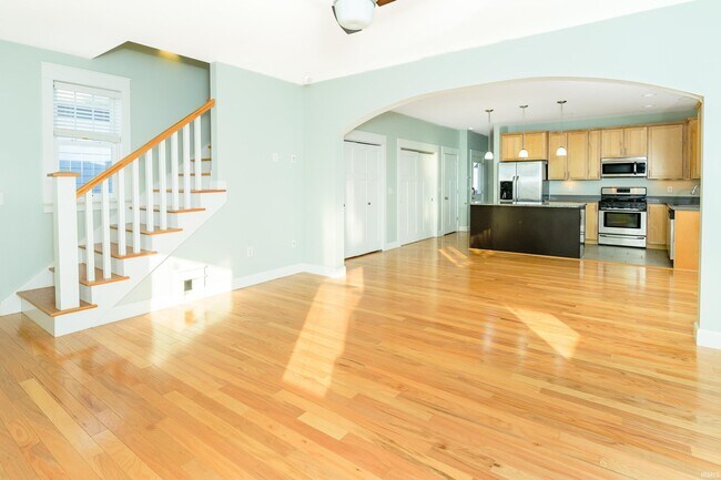 Building Photo - 819 S Morton St