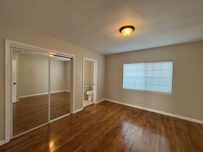 Building Photo - Park 311-319