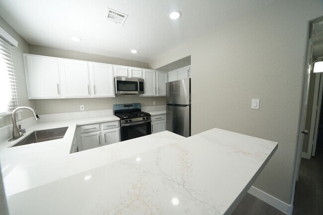 Building Photo - 5022 S Rainbow Blvd