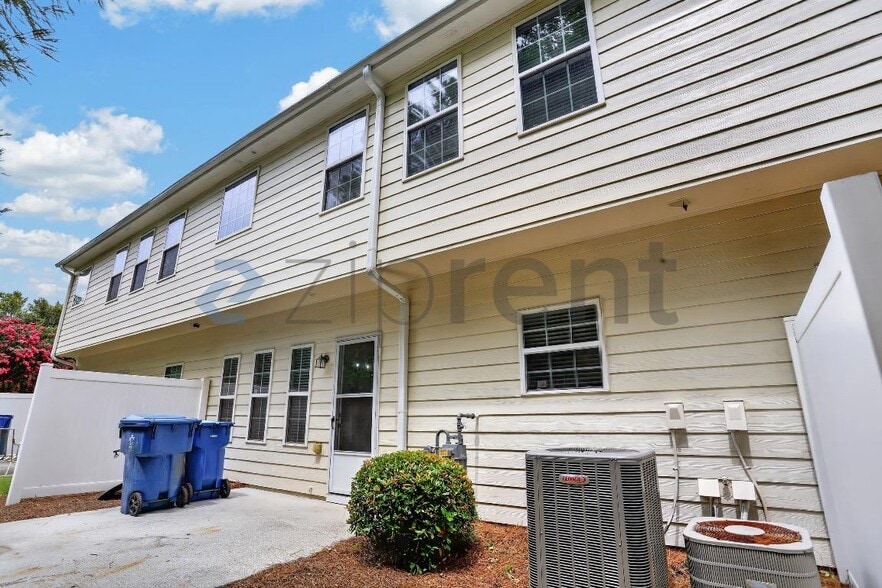 Building Photo - Unit