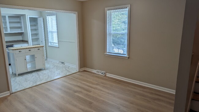 Building Photo - 474 Woodview Dr