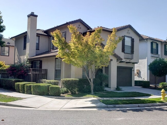 Building Photo - WillowGlen: Beautiful 3 Bedroom 3 Bathroom...