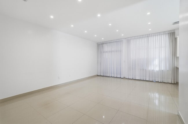 Building Photo - 3790 Piedmont St