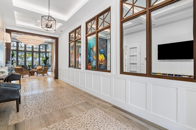 Building Photo - 9256 Crestview Cir