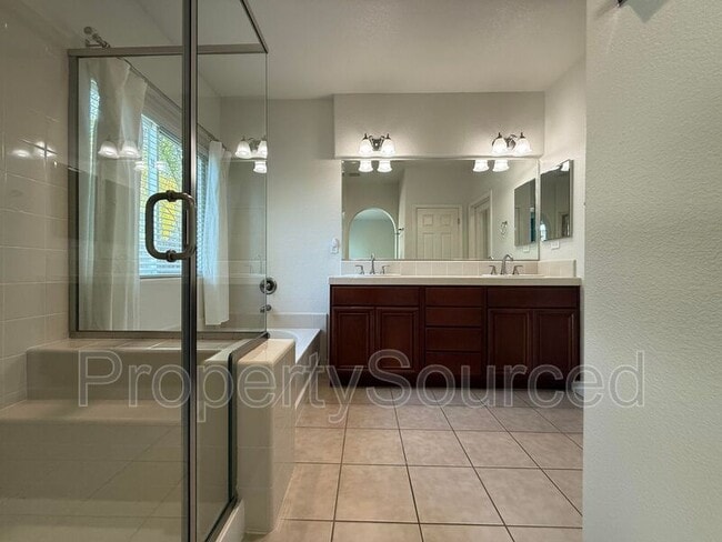 Building Photo - 1720 Dalia Ln