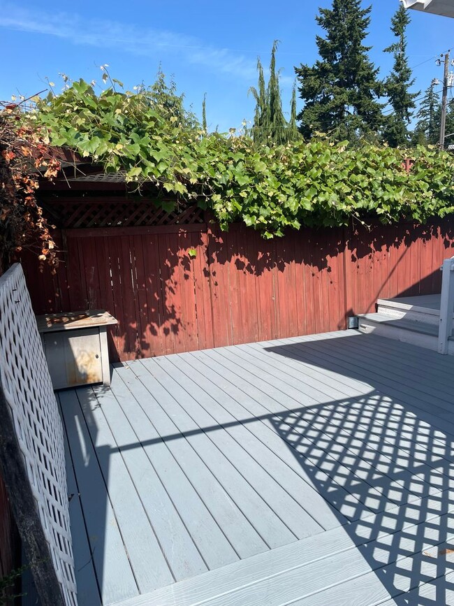 Building Photo - 2 BR/1.75 BA home in Edmonds