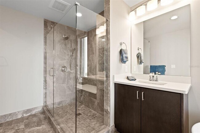 Building Photo - 176 4th Ave NE