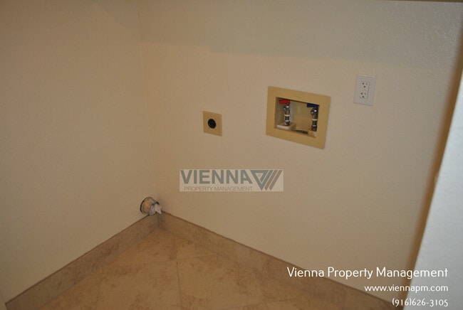 Building Photo - 4710 El Cid Ct