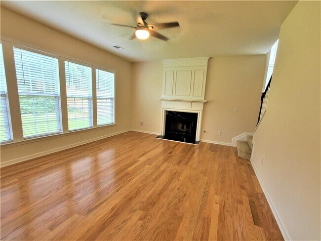 Building Photo - 545 Friars Head Dr NE