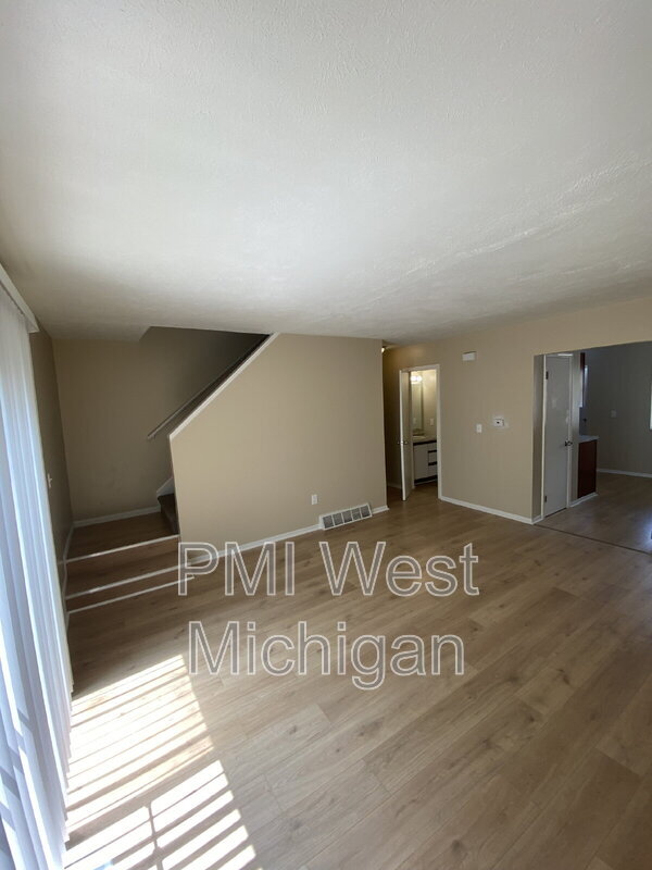 Building Photo - 6081 In the Pines Dr SE