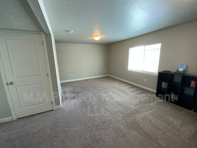 Building Photo - 5549 Dornton Ct