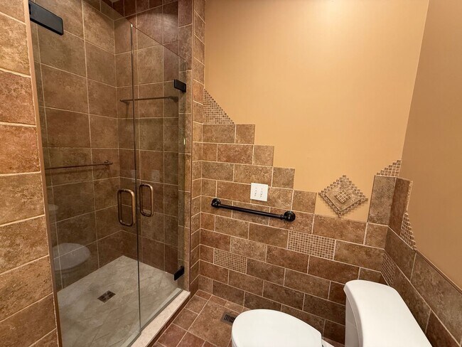 Building Photo - 935 Charter Oaks Dr