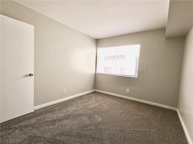 Building Photo - 1405 Vegas Valley Dr