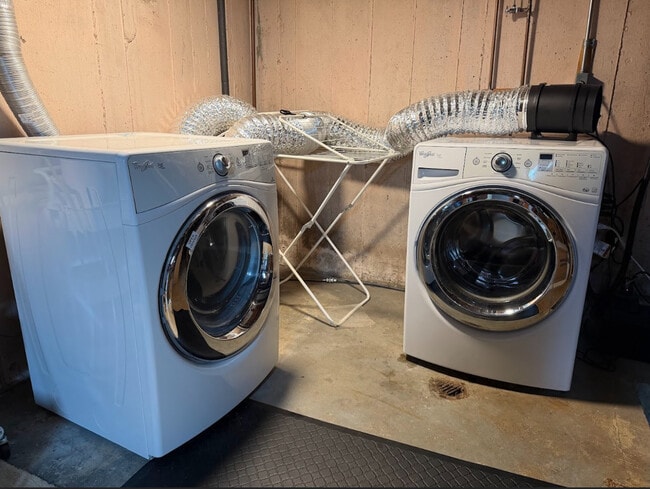 Building Photo - 5540 Fairview Ave