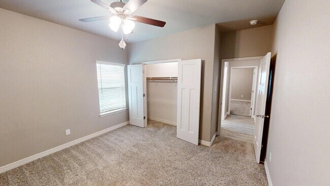 Building Photo - "Charming 4-Bedroom Retreat with Granite Elegance & Cozy Fireplace in Killeen!"