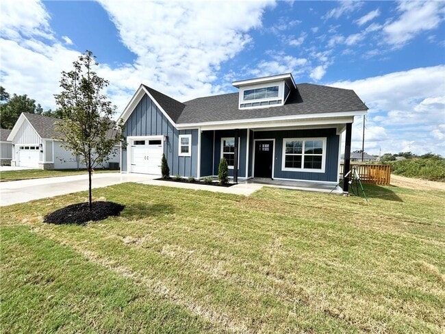 Building Photo - 10 Briscoe Ln